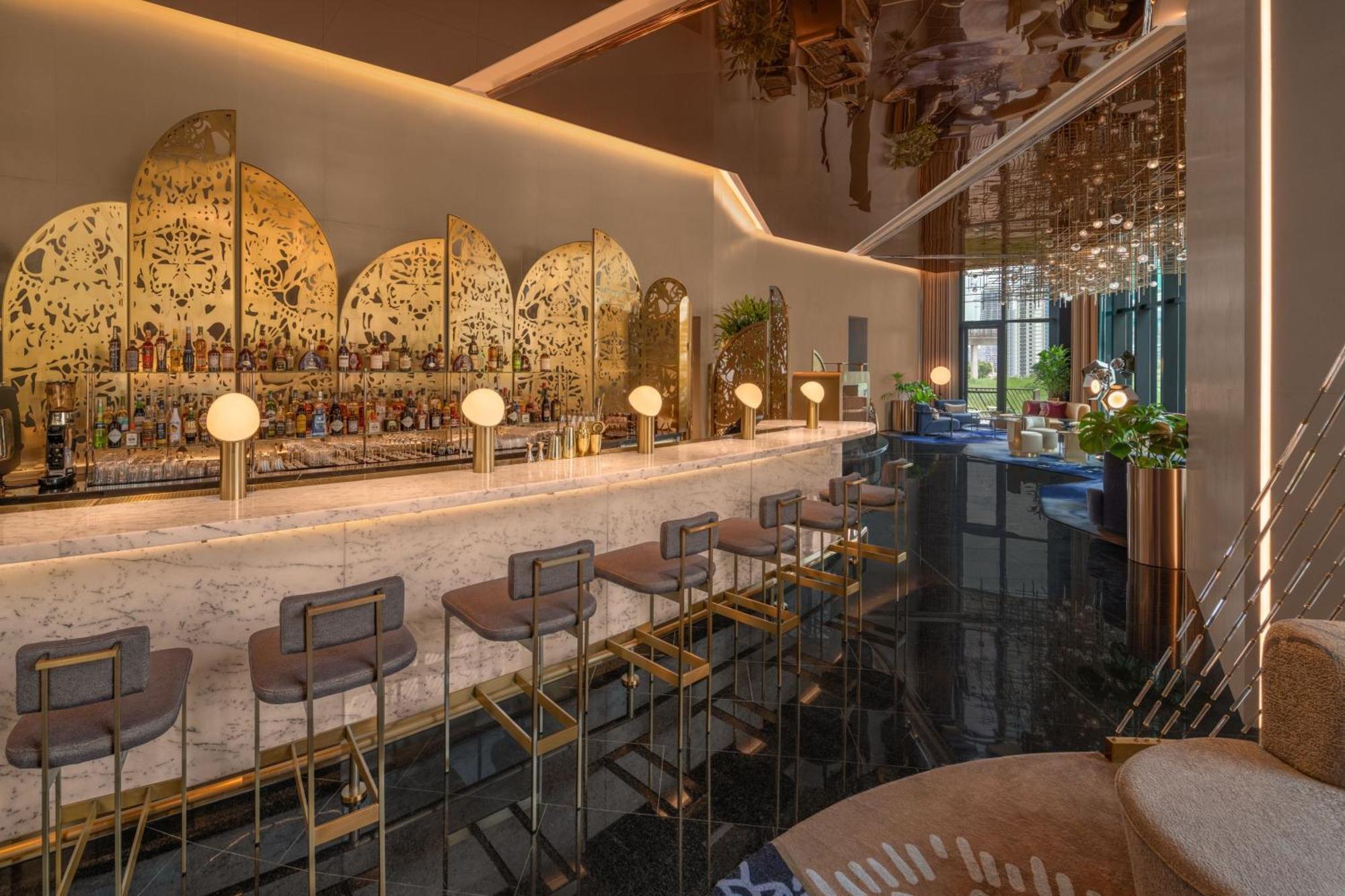 W Macau - Studio City Eksteriør bilde The bar at the 101 Sky Bar
