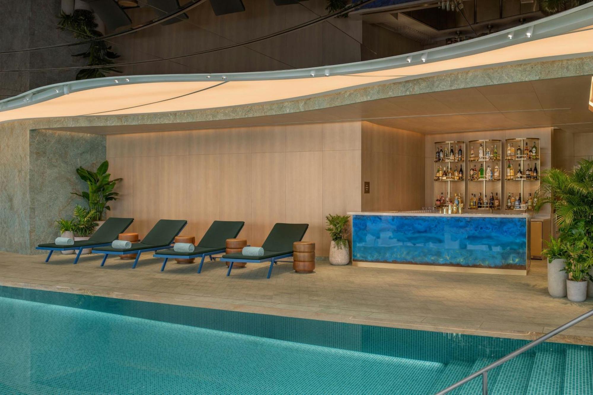 W Macau - Studio City Eksteriør bilde The pool at the hotel