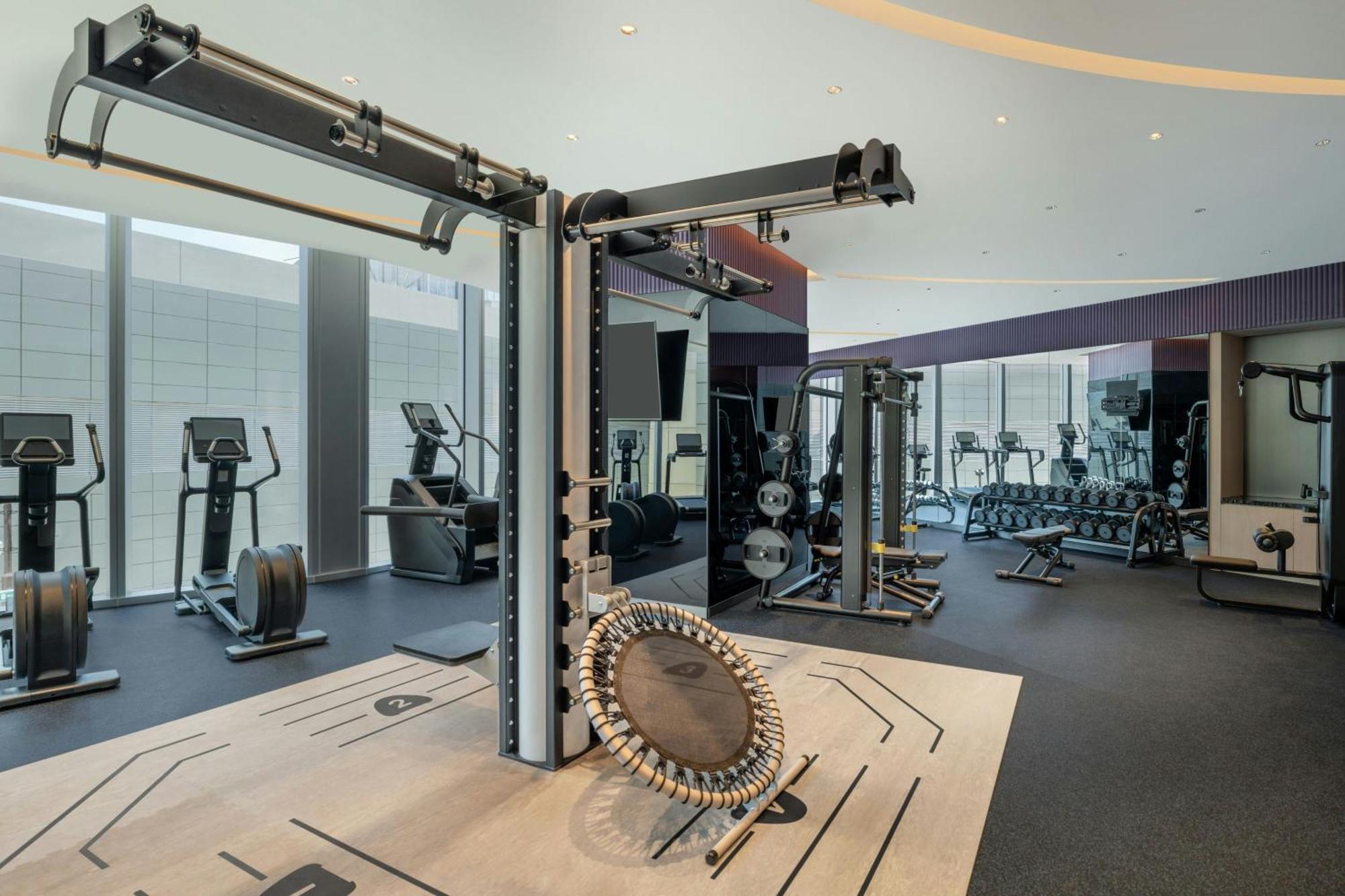 W Macau - Studio City Eksteriør bilde The gym at the hotel