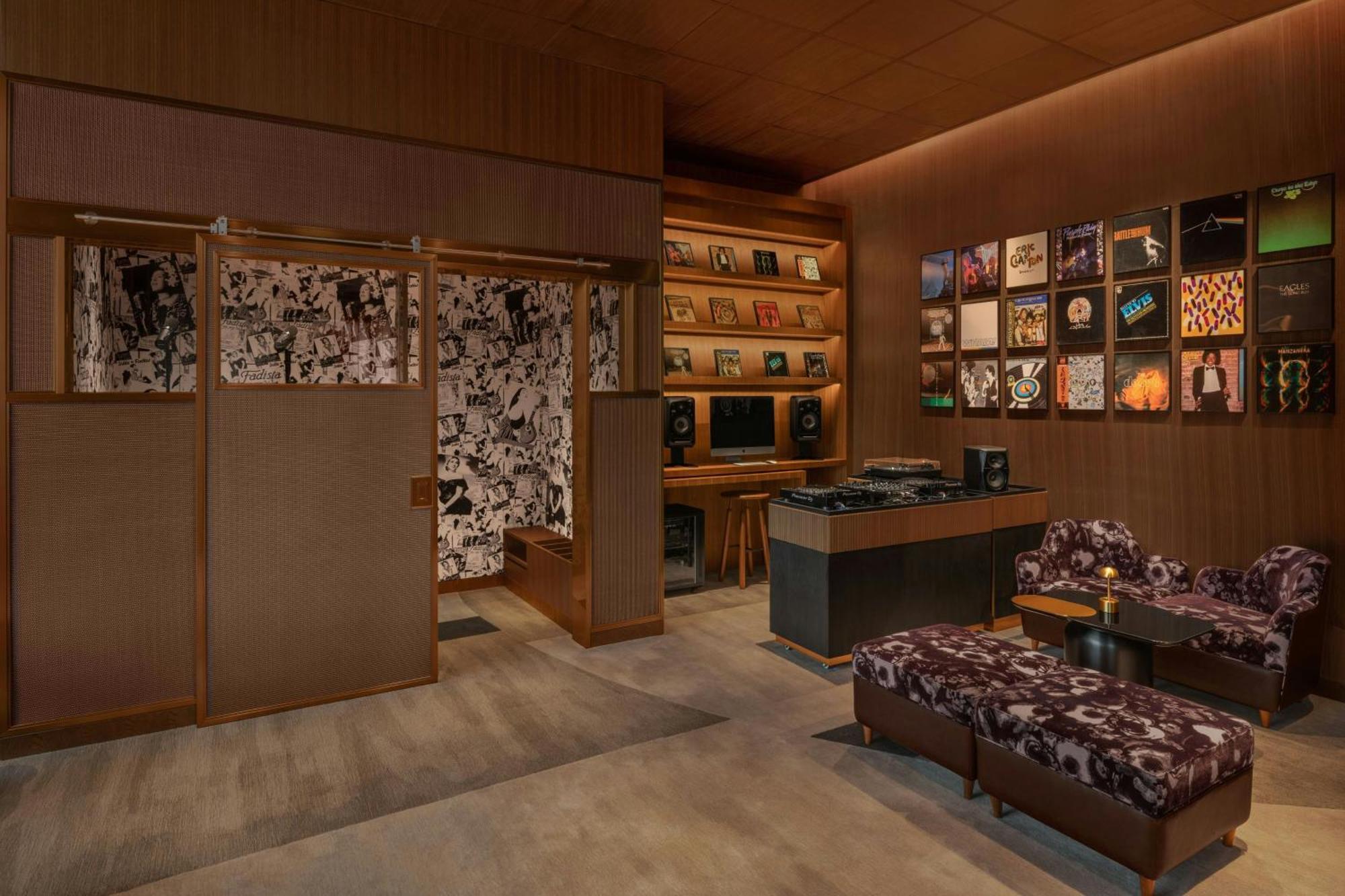 W Macau - Studio City Eksteriør bilde The interior of the record store